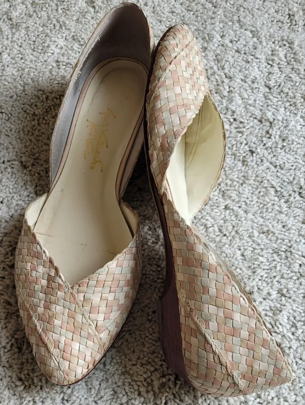 Soft Hand Woven GV Flat In Very Good Condition  10 1/2